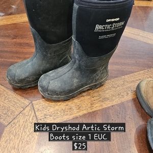 Kids Dryshod Artic boots size 1
